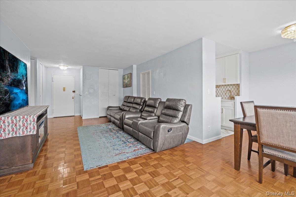 555 Kappock Street, Unit 11G photo 4