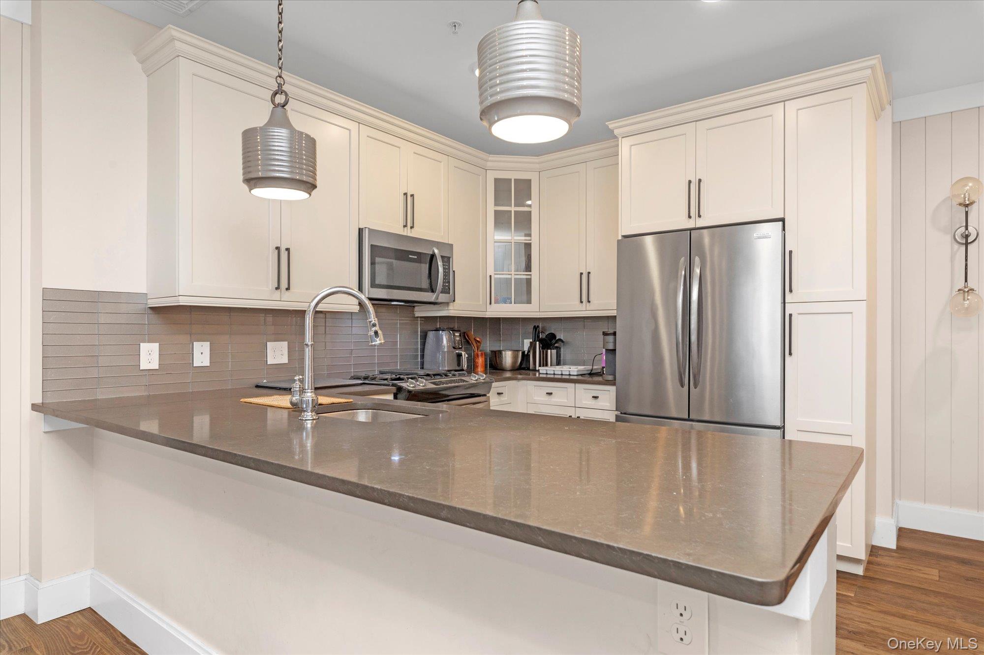 214 Marina Pointe Drive, Unit 214 photo 6