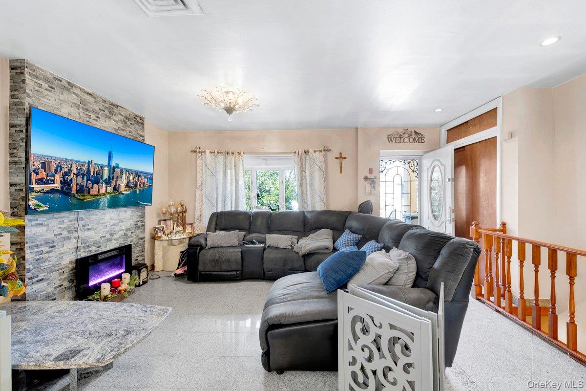 3252 Waterbury Avenue – For Sale photo 5
