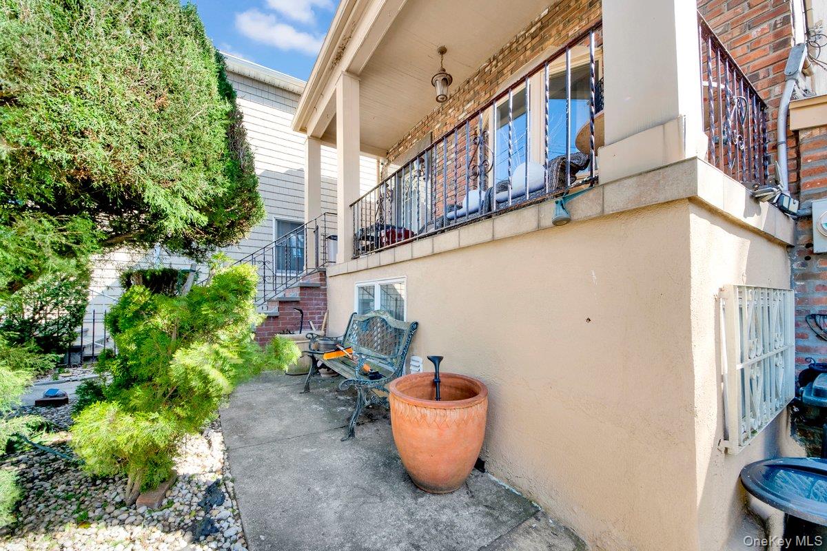 3252 Waterbury Avenue – For Sale photo 4