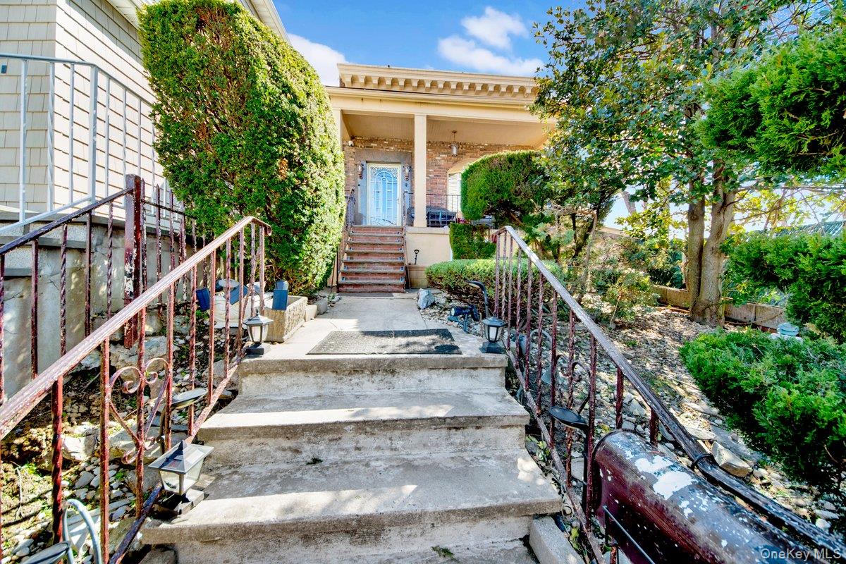 3252 Waterbury Avenue – For Sale
