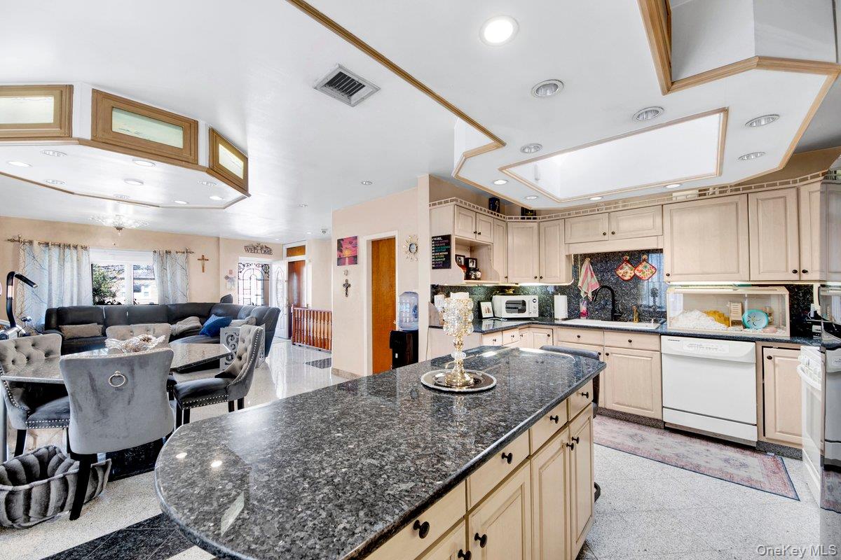 3252 Waterbury Avenue – For Sale photo 10