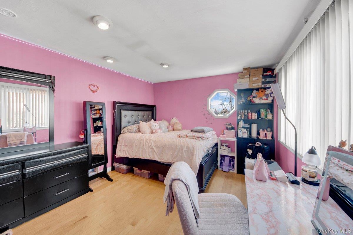 3252 Waterbury Avenue – For Sale photo 2
