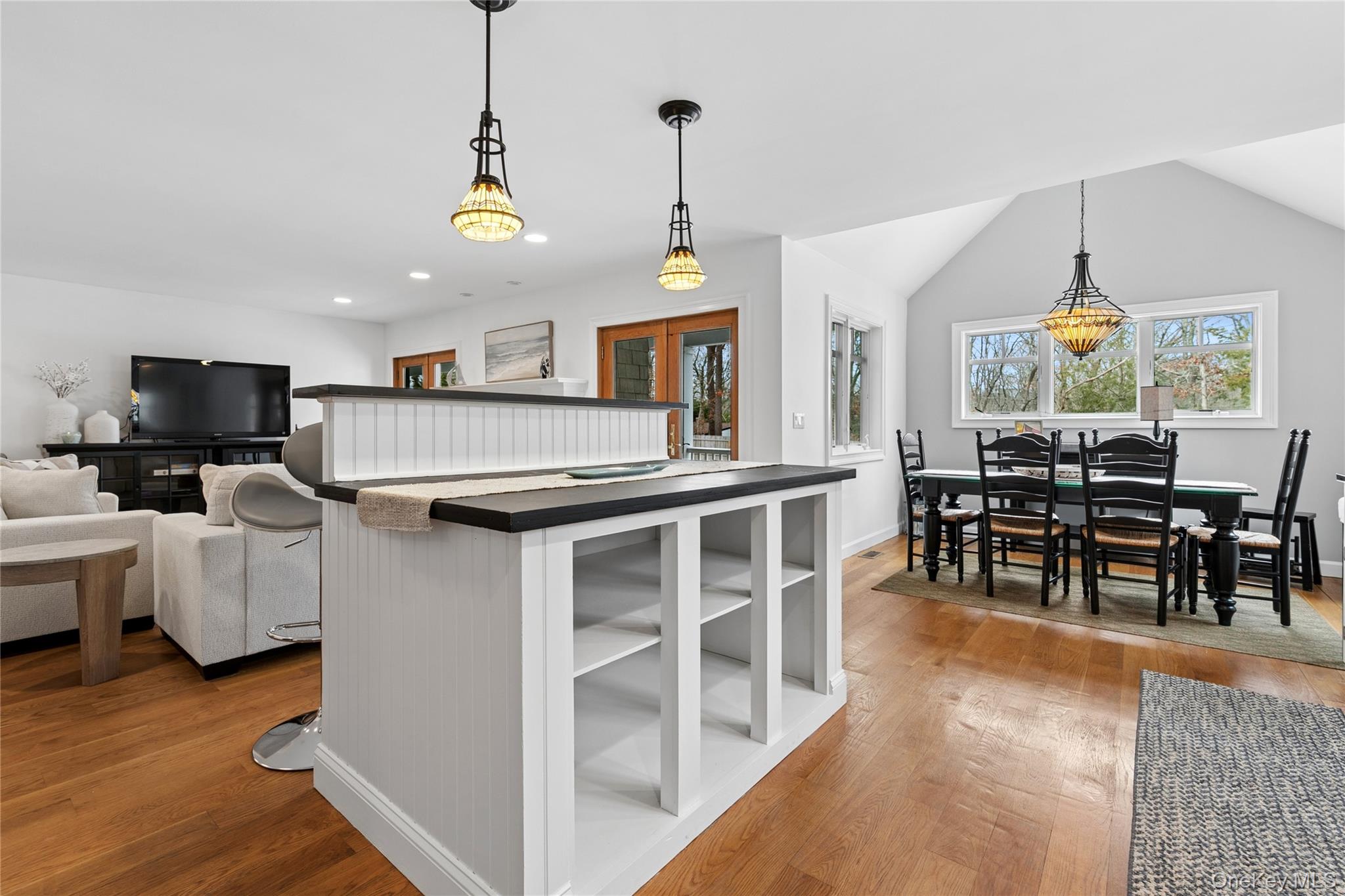 10 Foxboro Road – For Rent photo 12