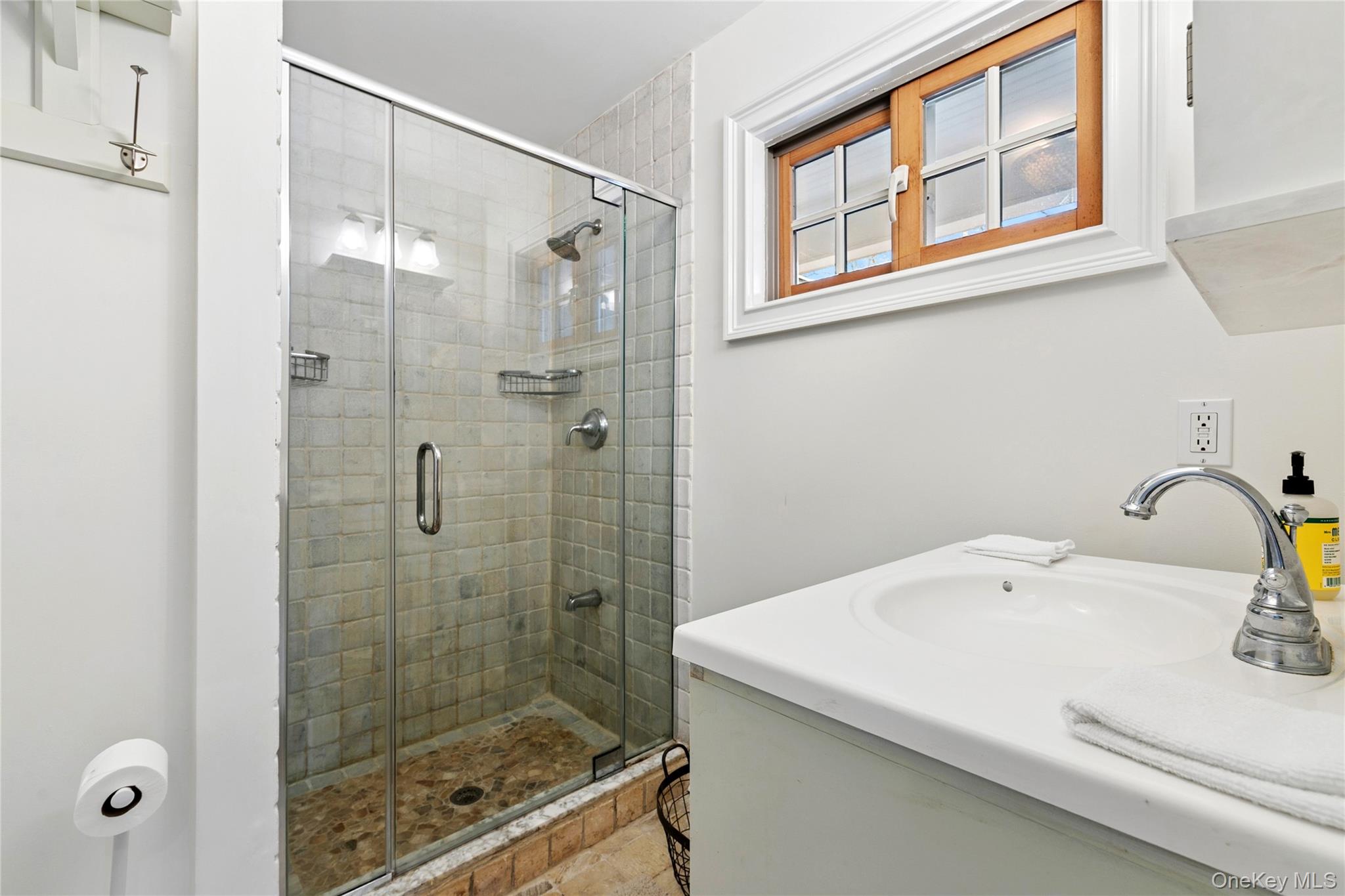 10 Foxboro Road – For Rent photo 23
