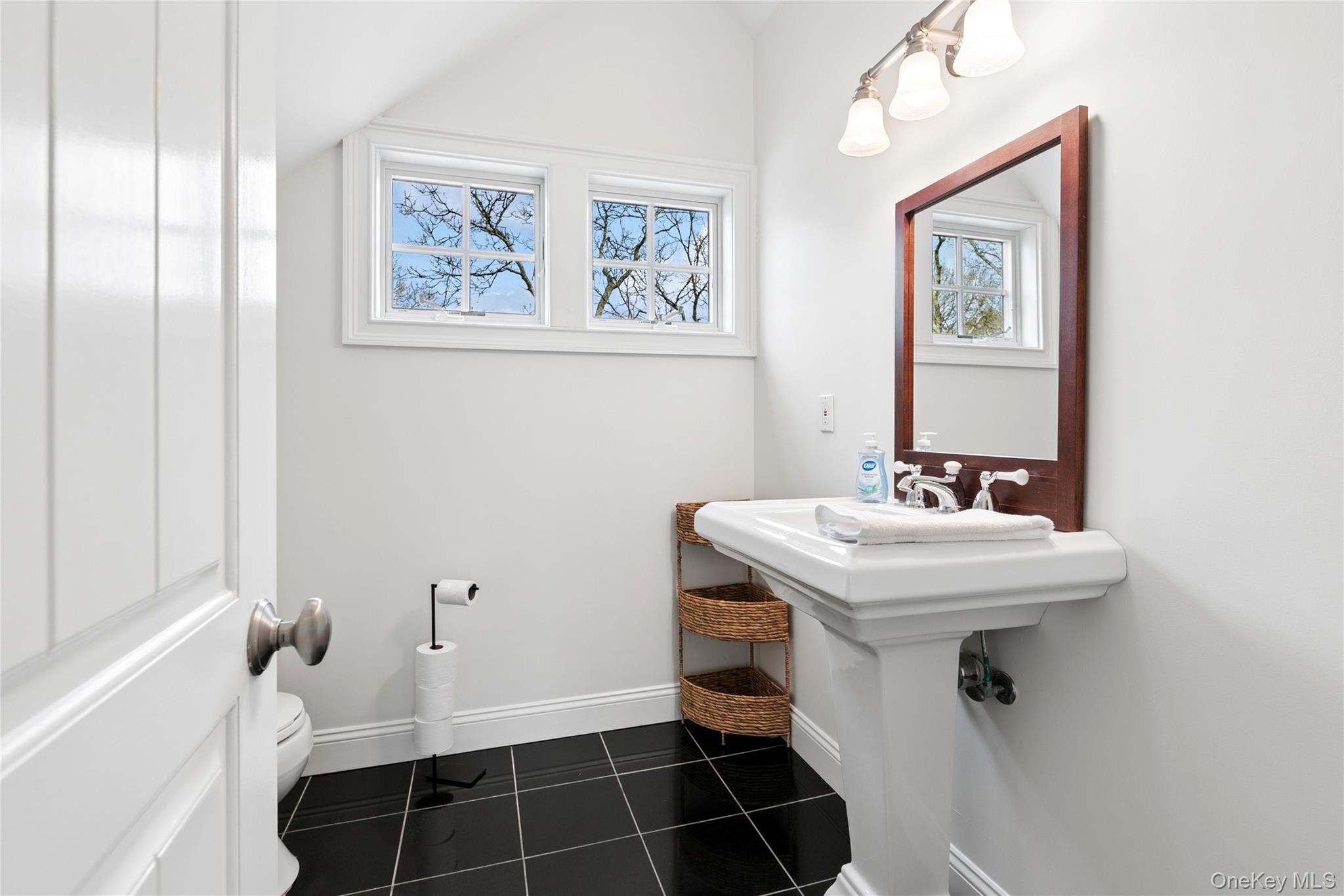10 Foxboro Road – For Rent photo 31