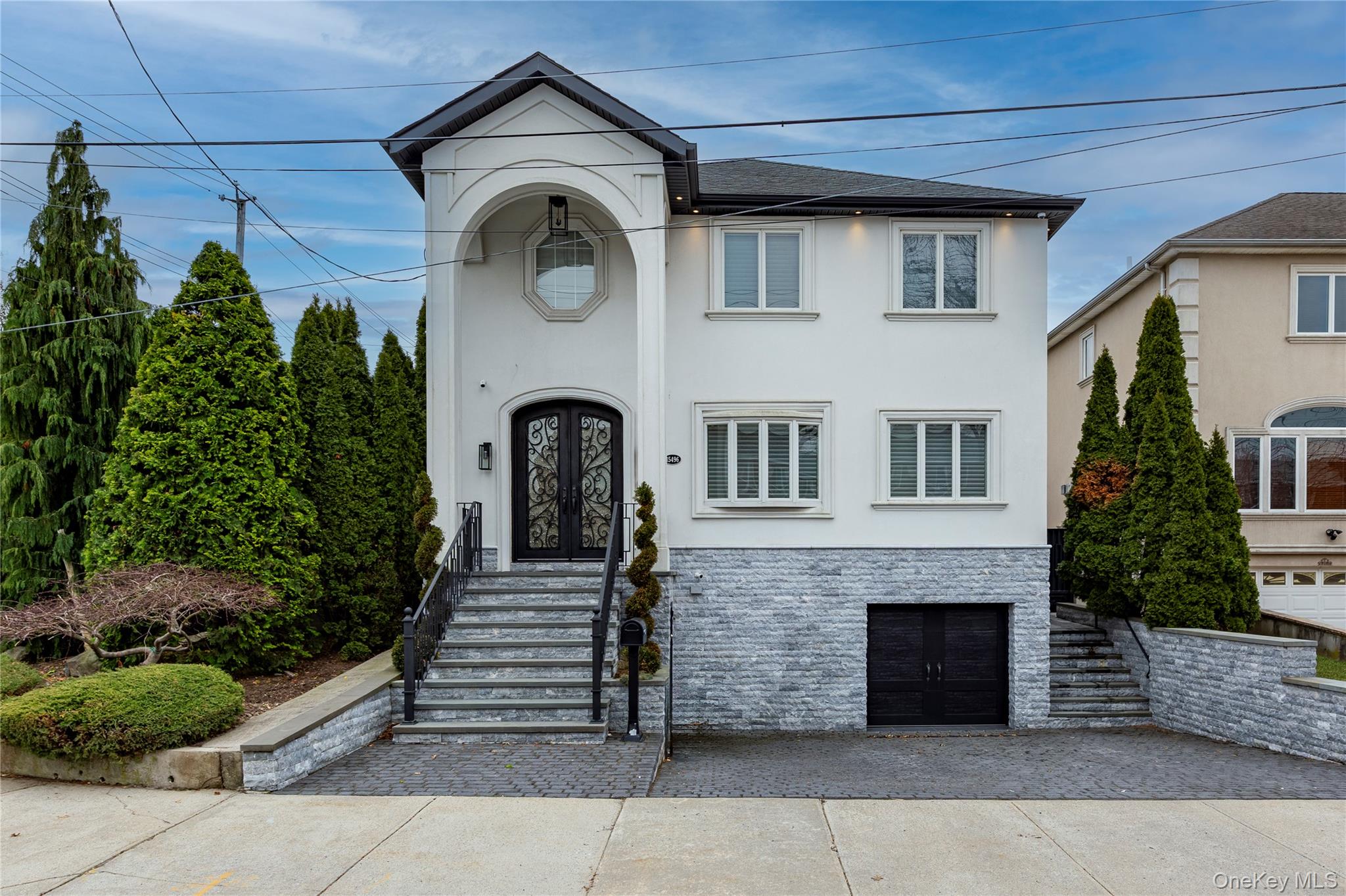 15496 Riverside Drive – For Sale