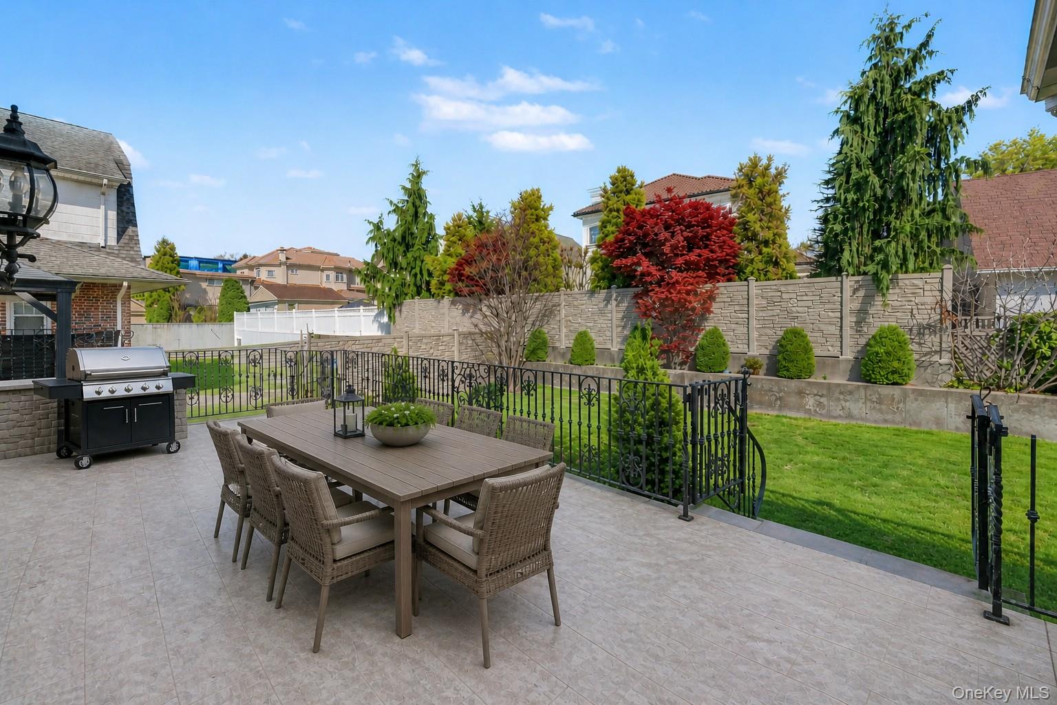 23 Center Drive – For Sale photo 12