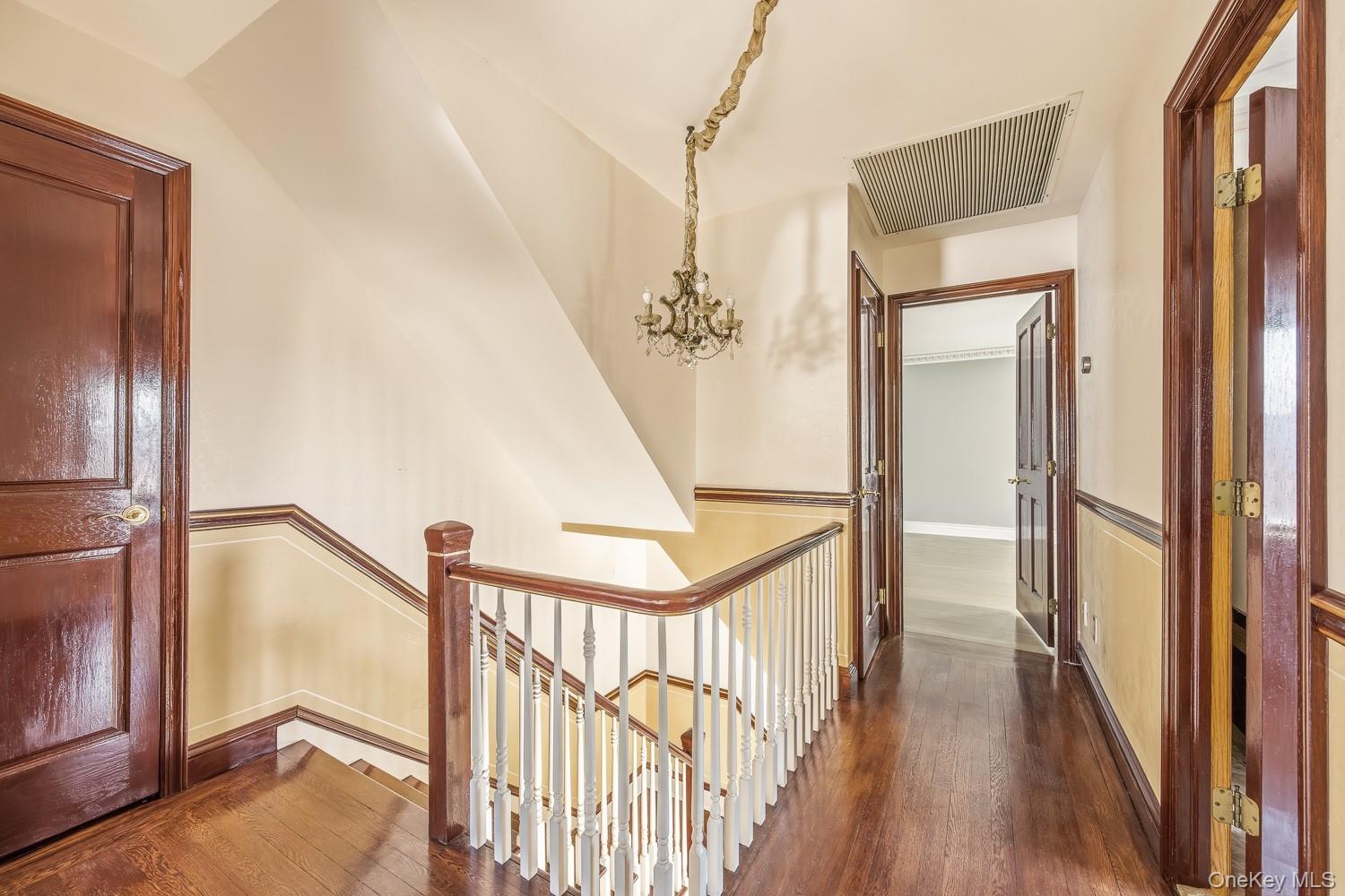 23 Center Drive – For Sale photo 14