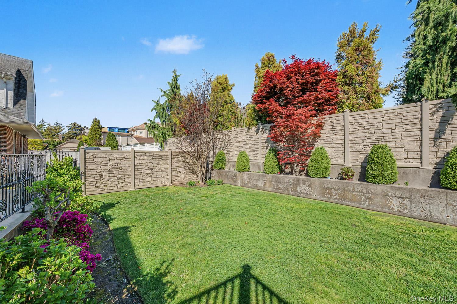 23 Center Drive – For Sale photo 27