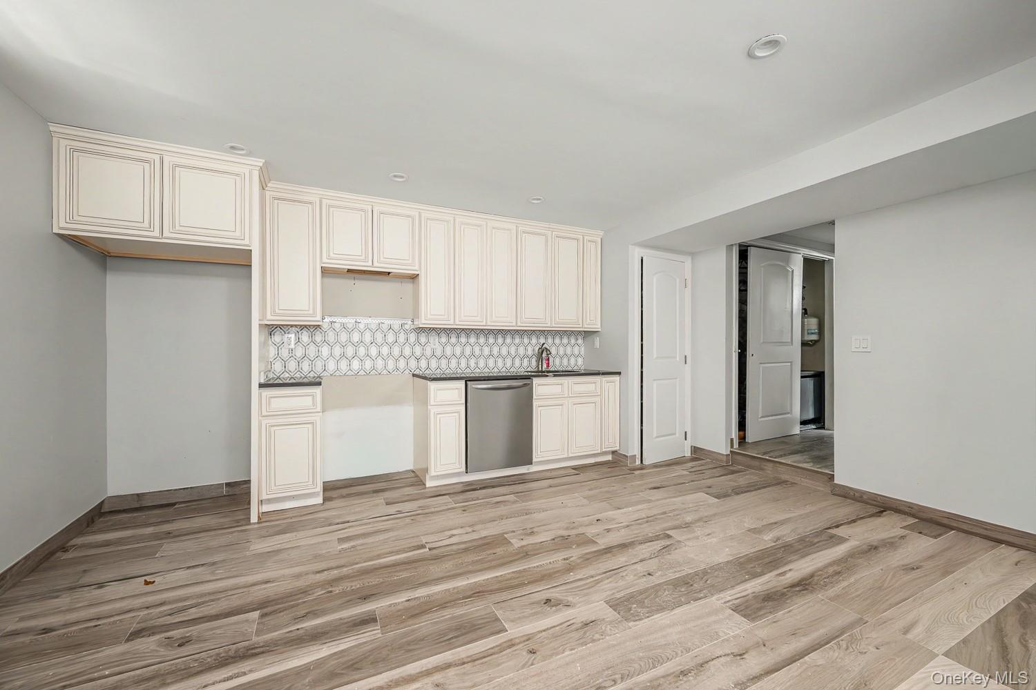 23 Center Drive – For Sale photo 24