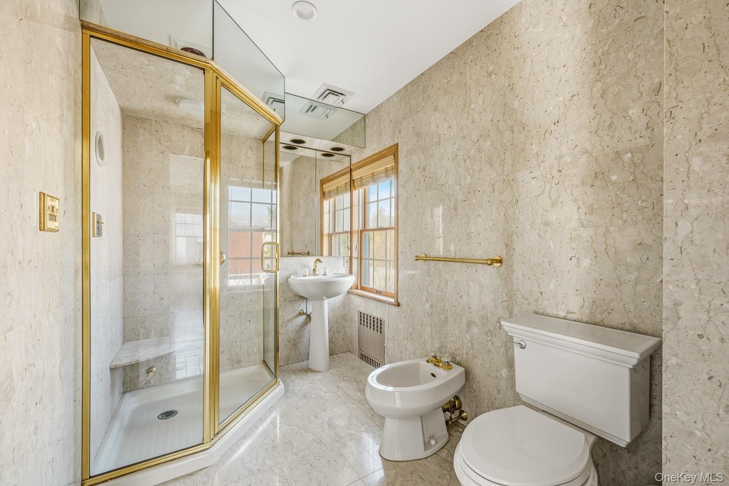 23 Center Drive – For Sale photo 16