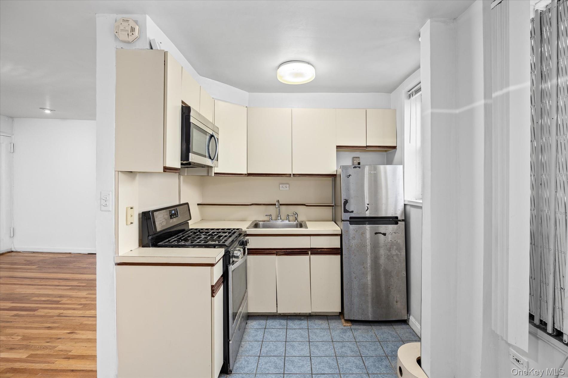 67-30 Clyde Street, Unit 6G photo 6