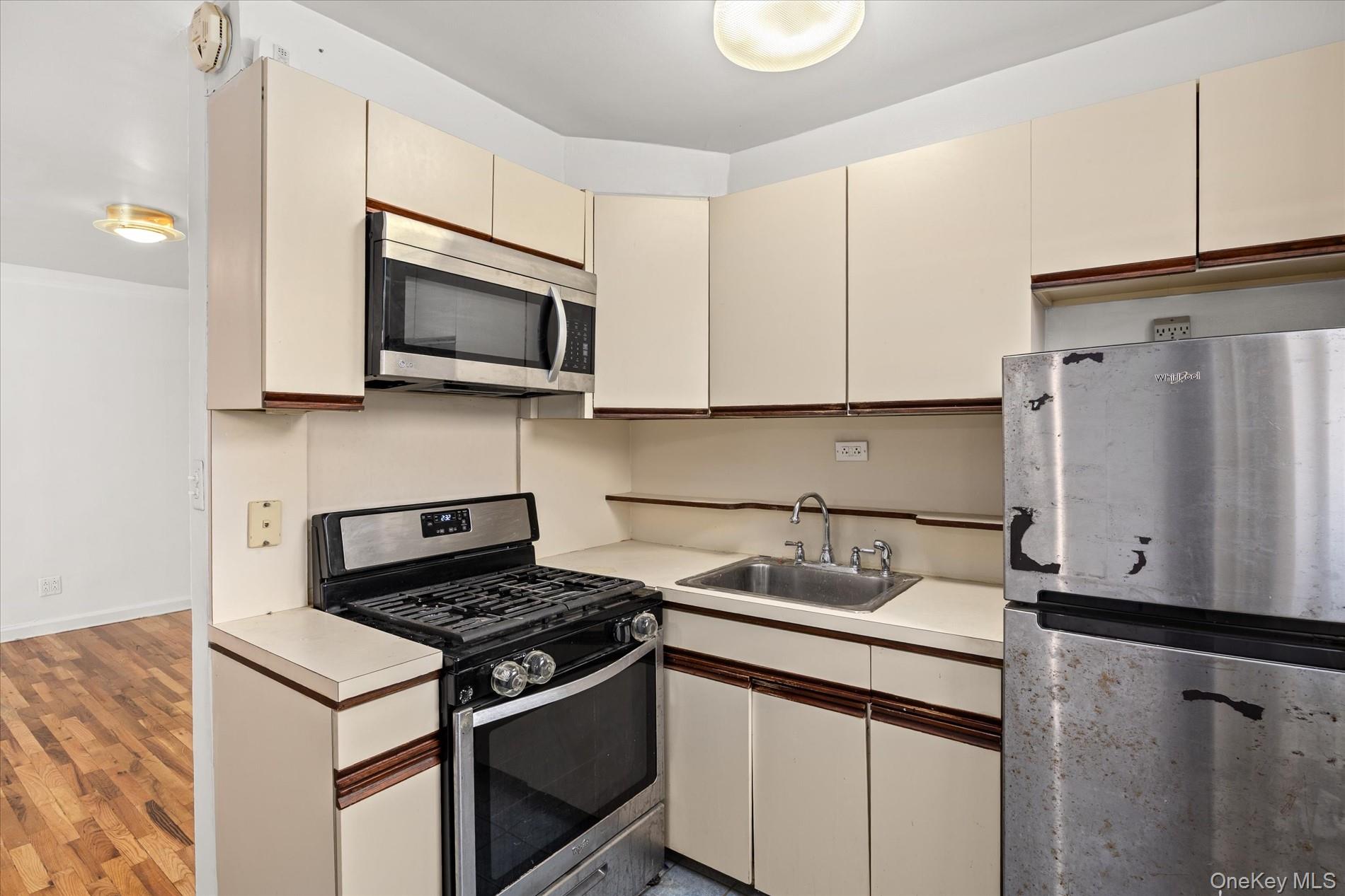 67-30 Clyde Street, Unit 6G photo 7