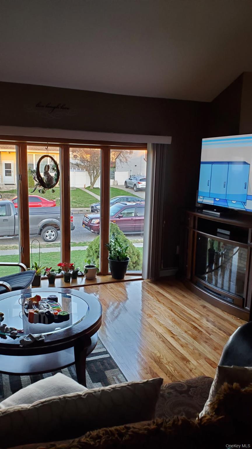 160 Bark Avenue – For Sale photo 5