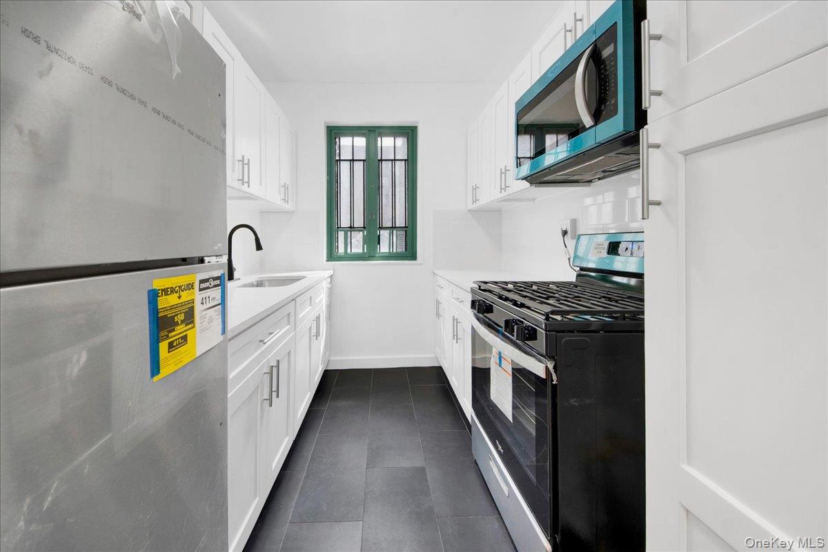 1569 Metropolitan Avenue, Unit 4g photo 2
