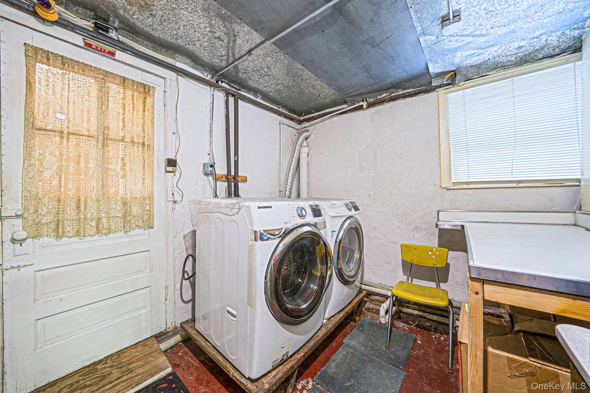 281 E 57th Street, Unit 1 photo 32