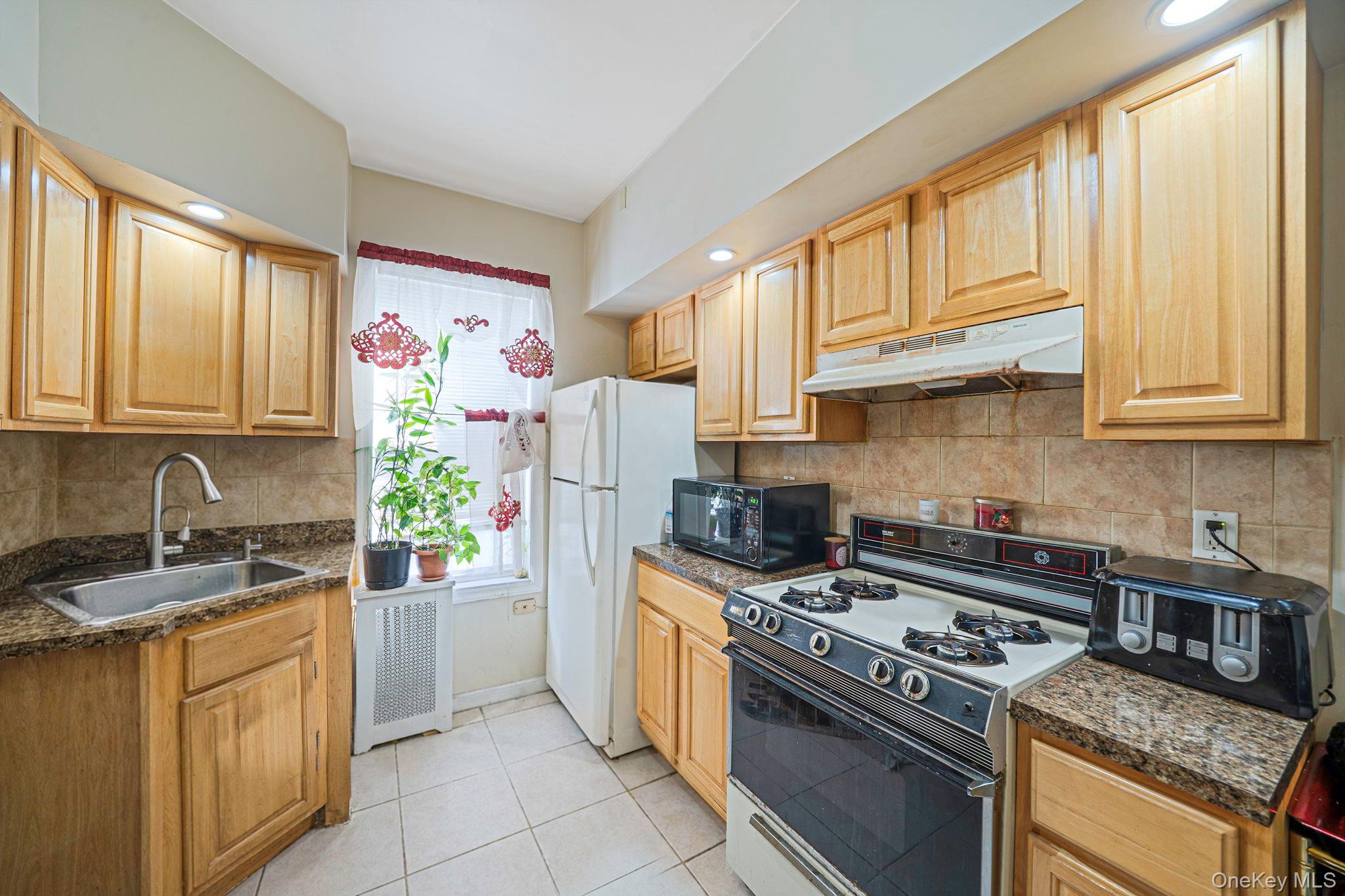 281 E 57th Street, Unit 1 photo 22