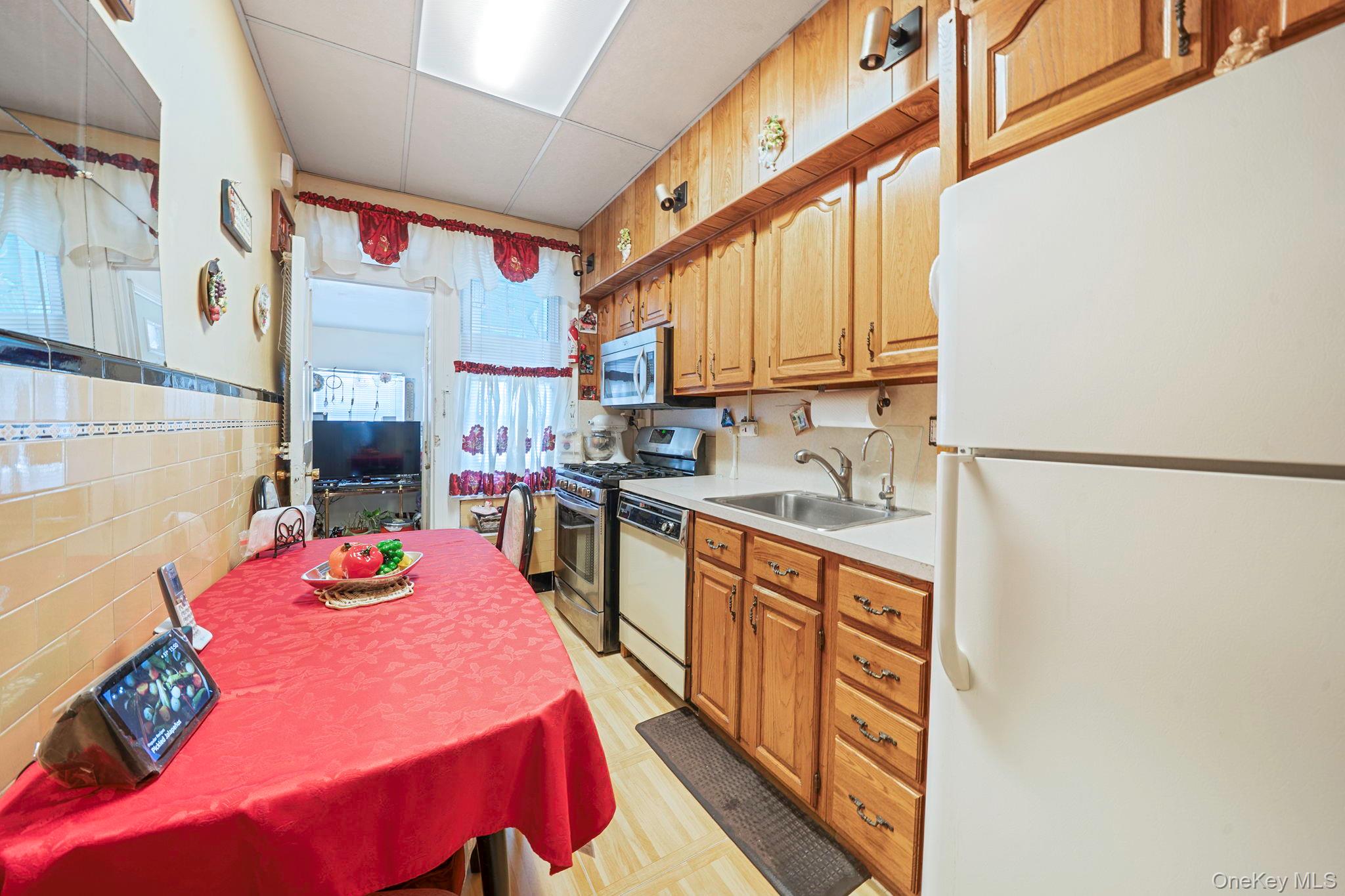 281 E 57th Street, Unit 1 photo 16