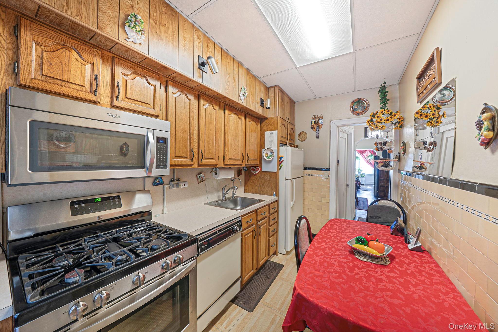 281 E 57th Street, Unit 1 photo 17