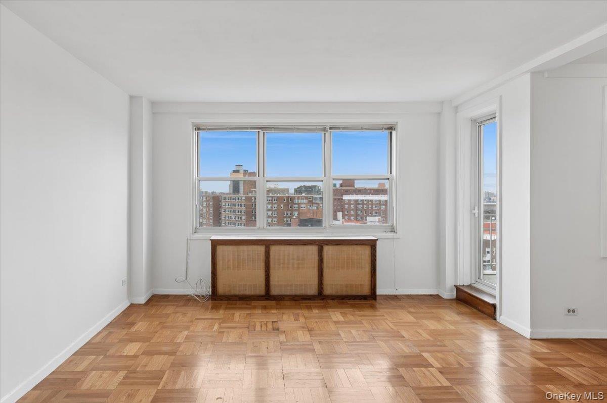 3935 Blackstone Avenue, Unit 10D photo 10