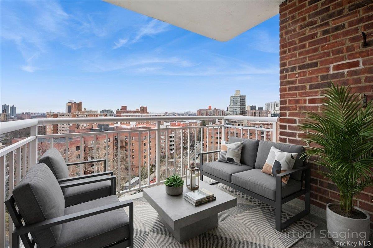 3935 Blackstone Avenue, Unit 10D