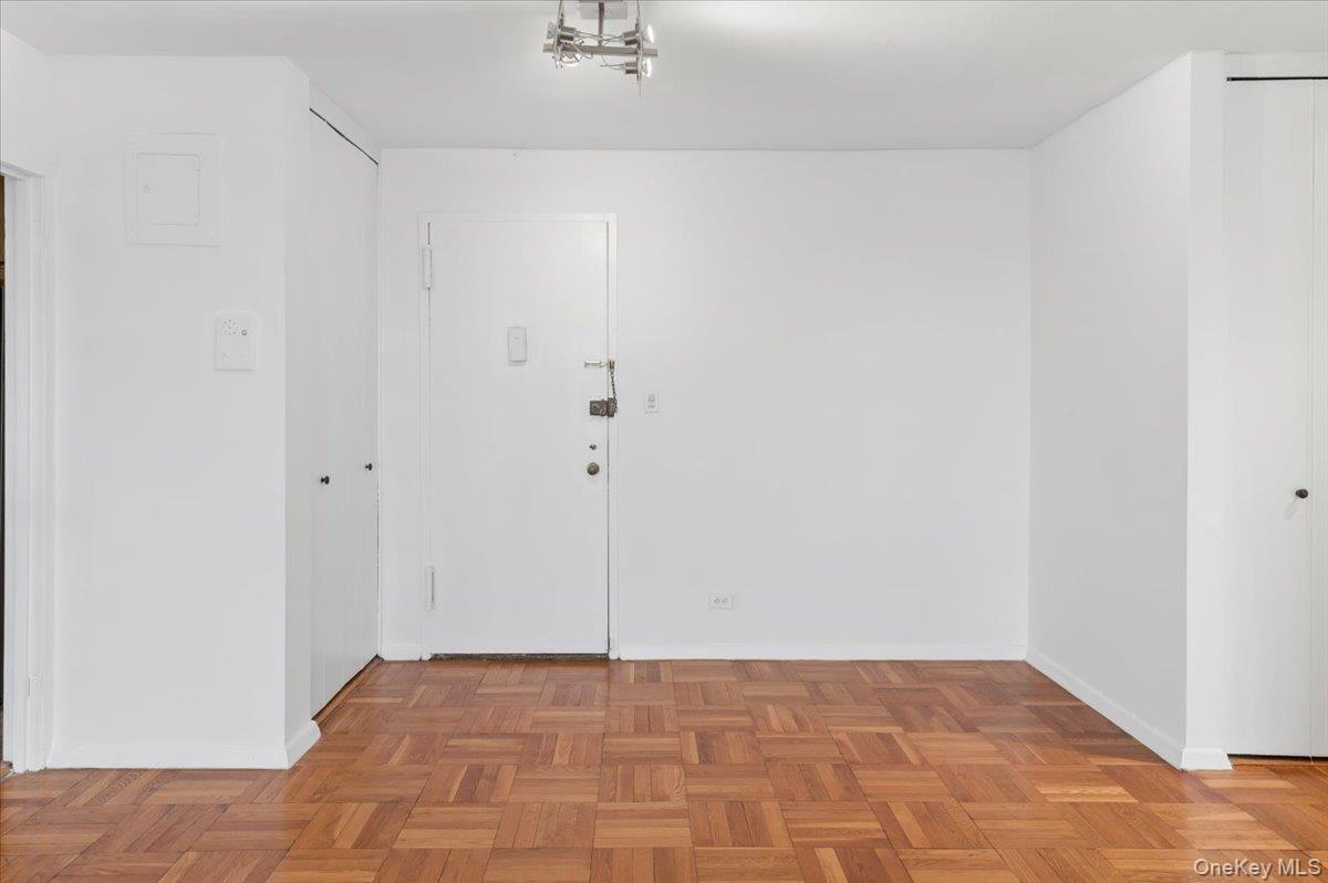 3935 Blackstone Avenue, Unit 10D photo 11