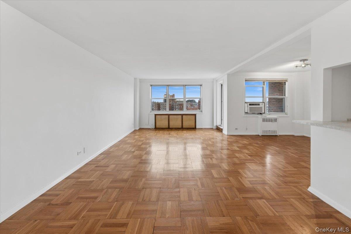 3935 Blackstone Avenue, Unit 10D photo 9