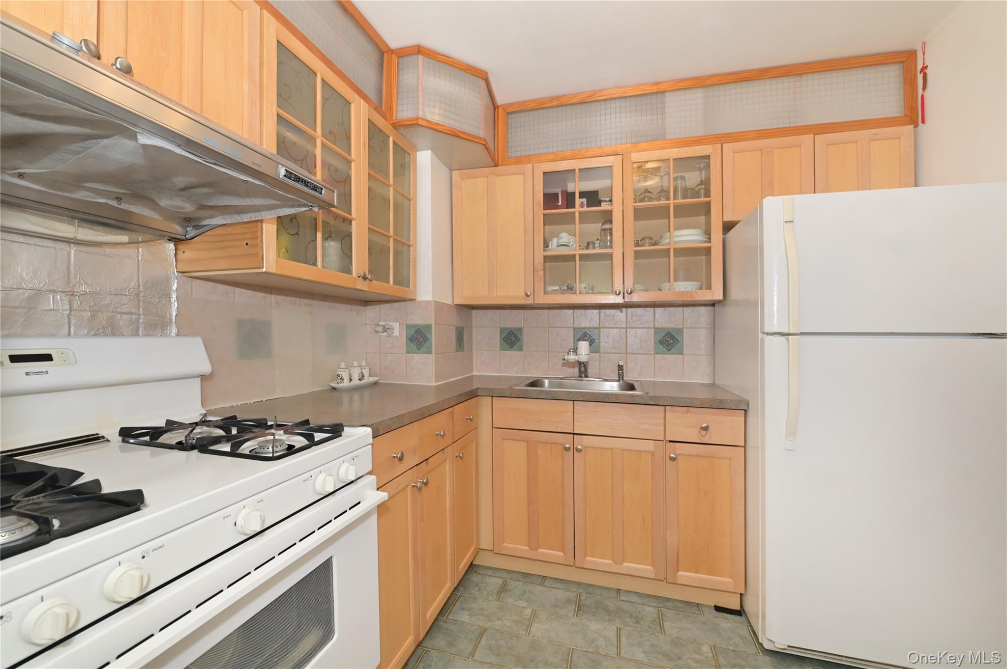 61-20 Grand Central Parkway, Unit A1204 photo 6
