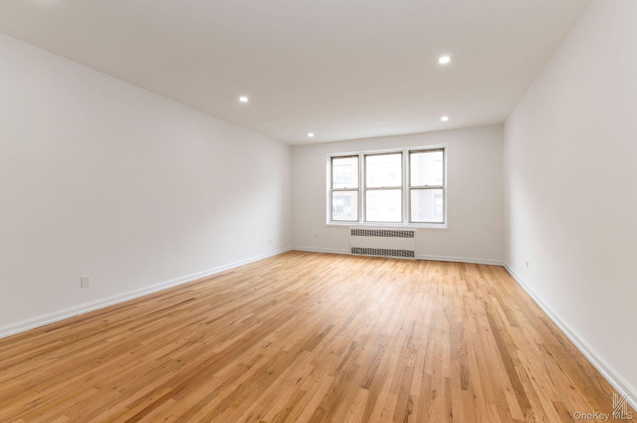 79-10 34th Avenue, Unit 4U photo 4