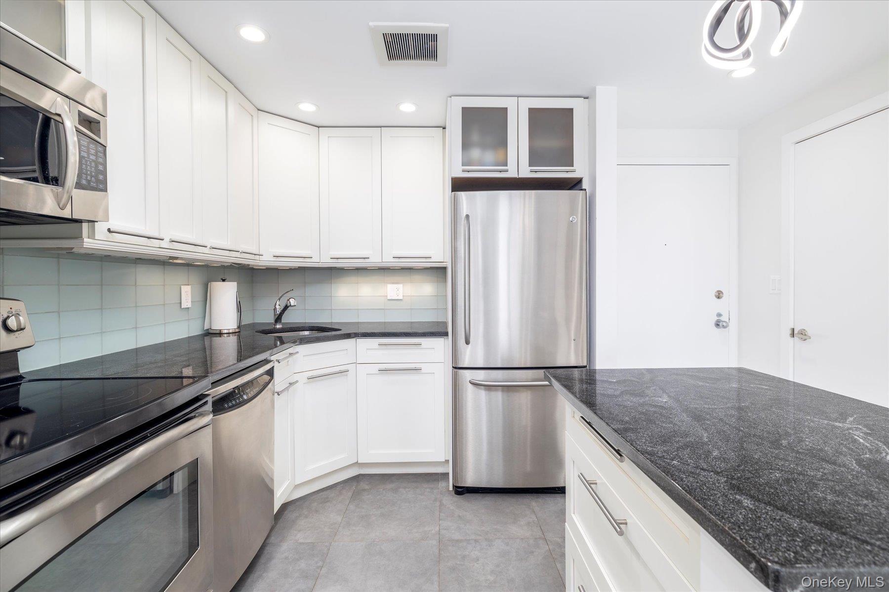 450 W Broadway, Unit 3F photo 9