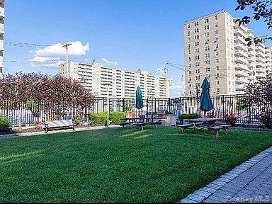 7914 Rockaway Beach Boulevard, Unit 2R photo 5