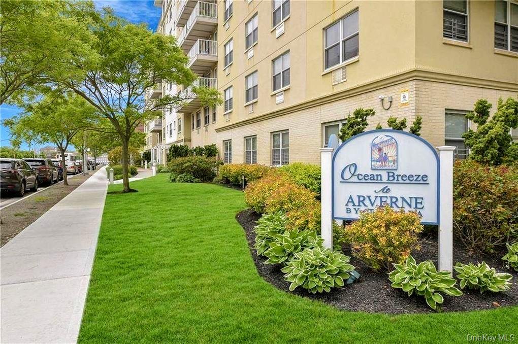 7914 Rockaway Beach Boulevard, Unit 2R