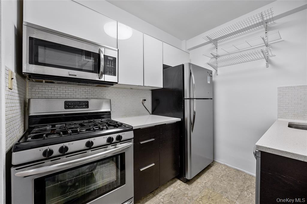 142-05 Roosevelt Avenue, Unit 331 photo 12