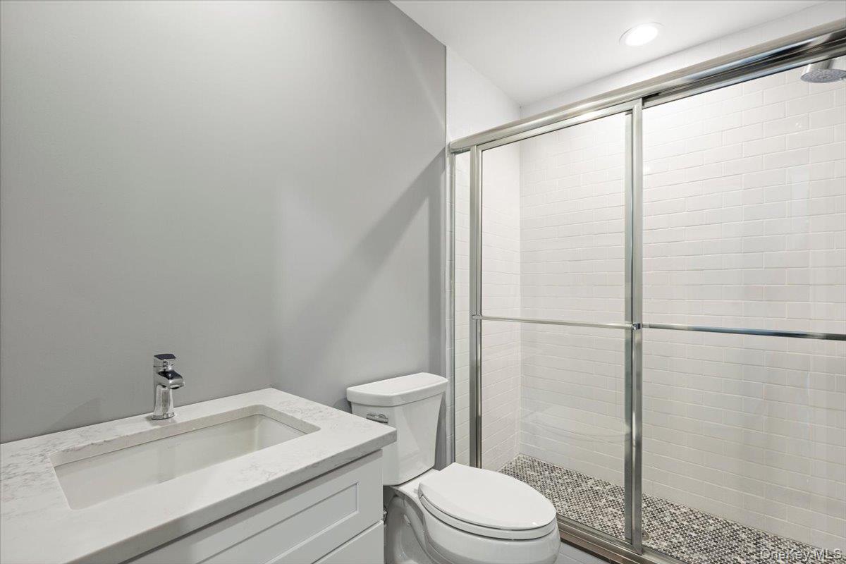 47 Beekman Avenue, Unit 33 photo 7