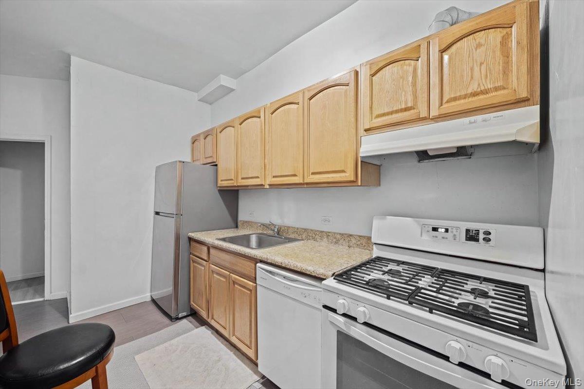 94 Elliott Avenue – For Sale photo 20