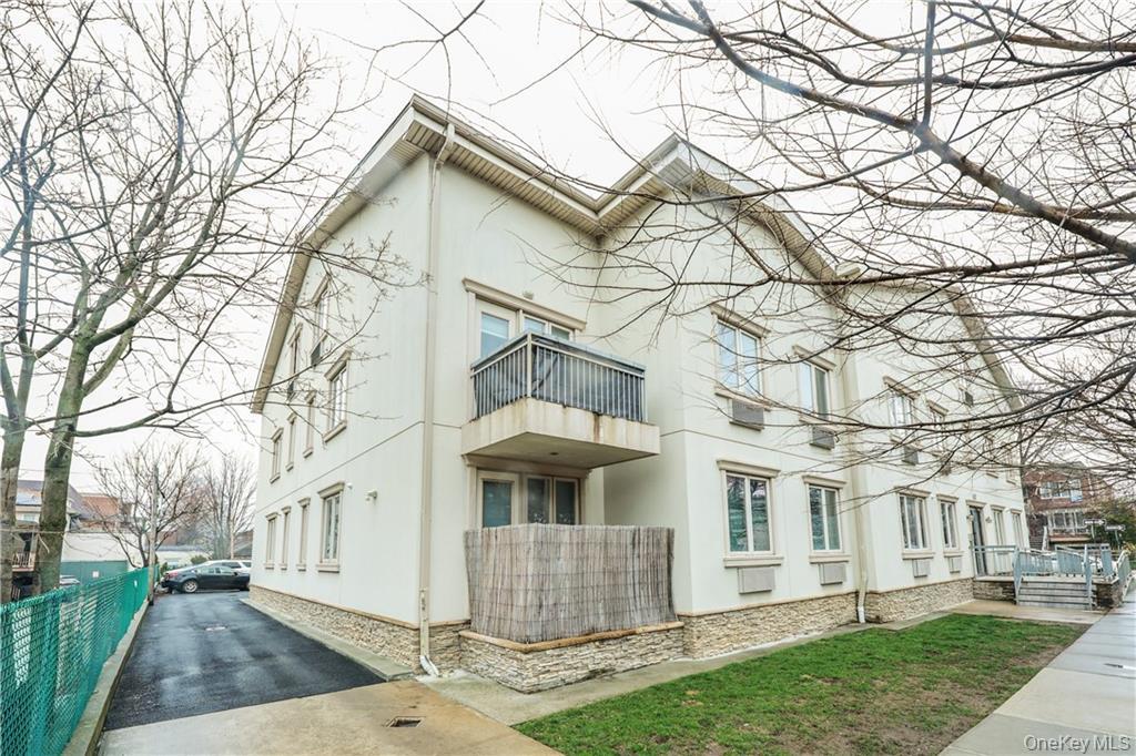 2517 Voorhies Avenue, Unit 1C