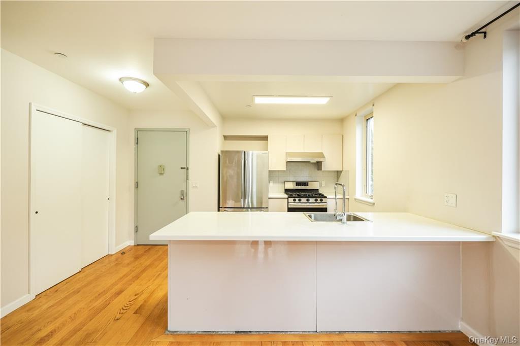2517 Voorhies Avenue, Unit 1C photo 4