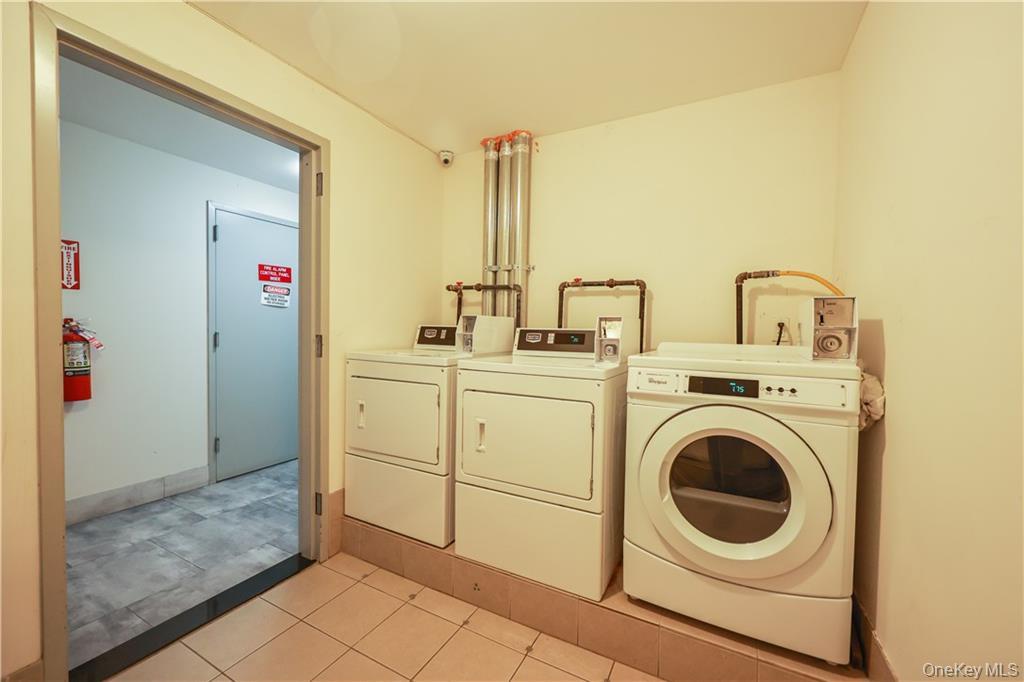 2517 Voorhies Avenue, Unit 1C photo 19