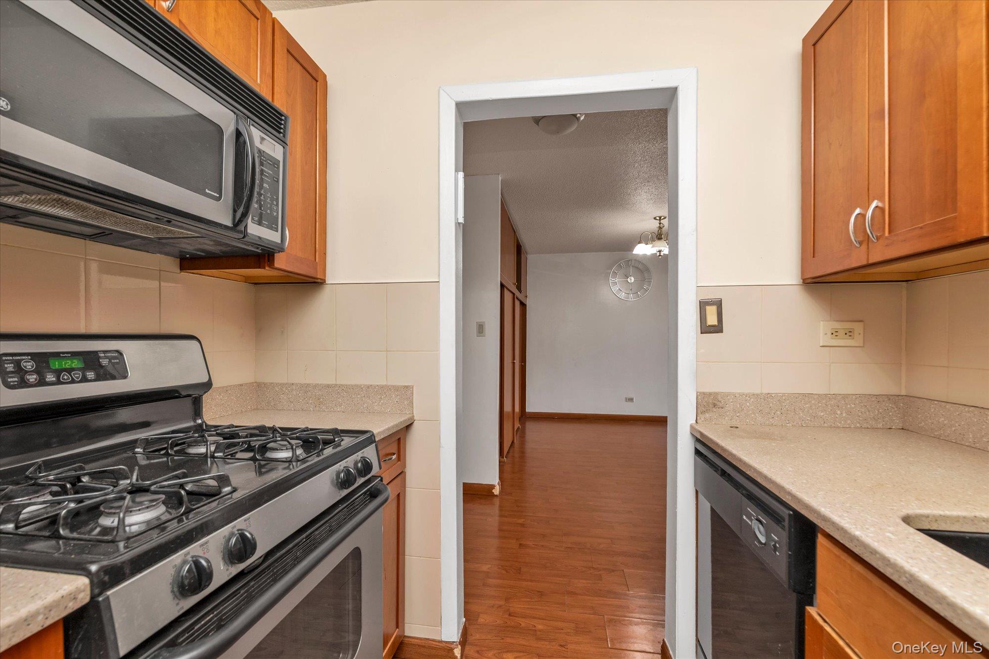 15038 Union Turnpike, Unit 2H photo 8
