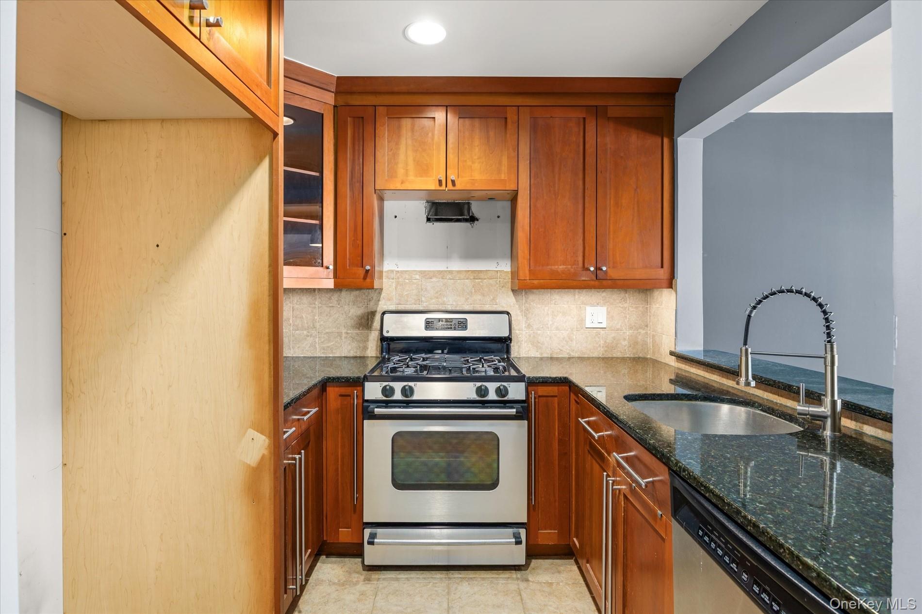9428 Magnolia Court, Unit 3A photo 10