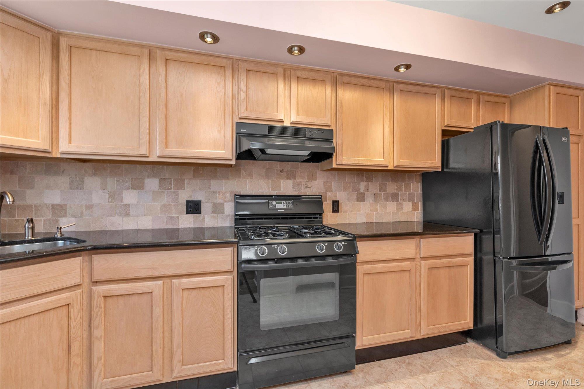102 S Village Avenue, Unit 3B photo 5