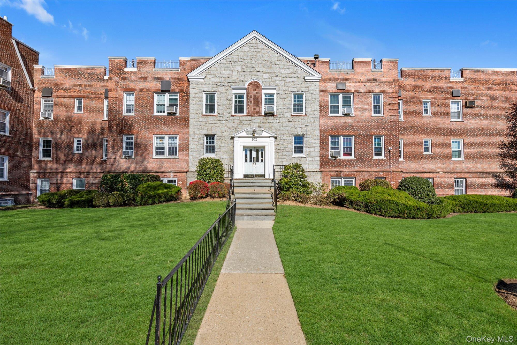 102 S Village Avenue, Unit 3B photo 15