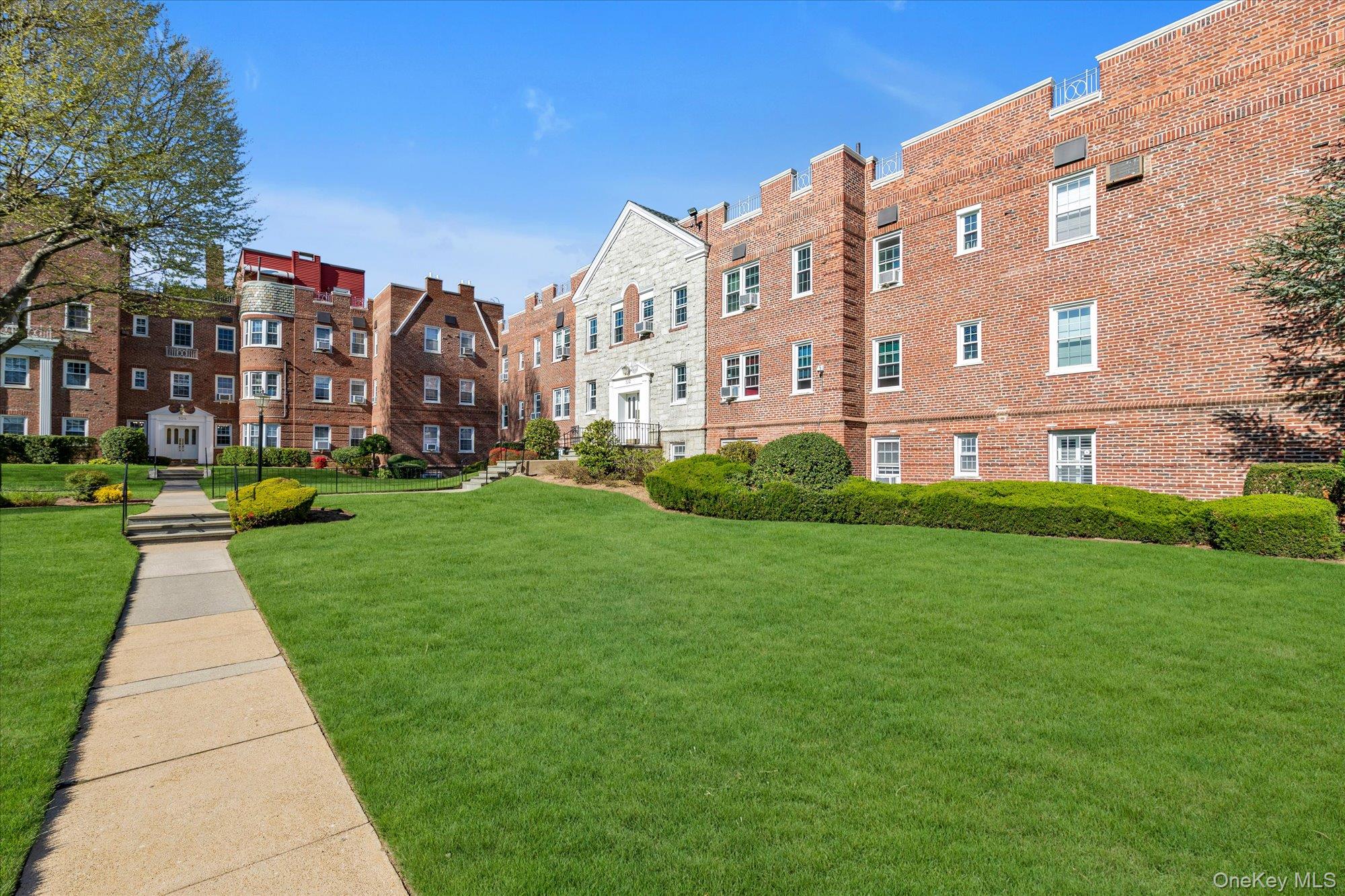 102 S Village Avenue, Unit 3B photo 19