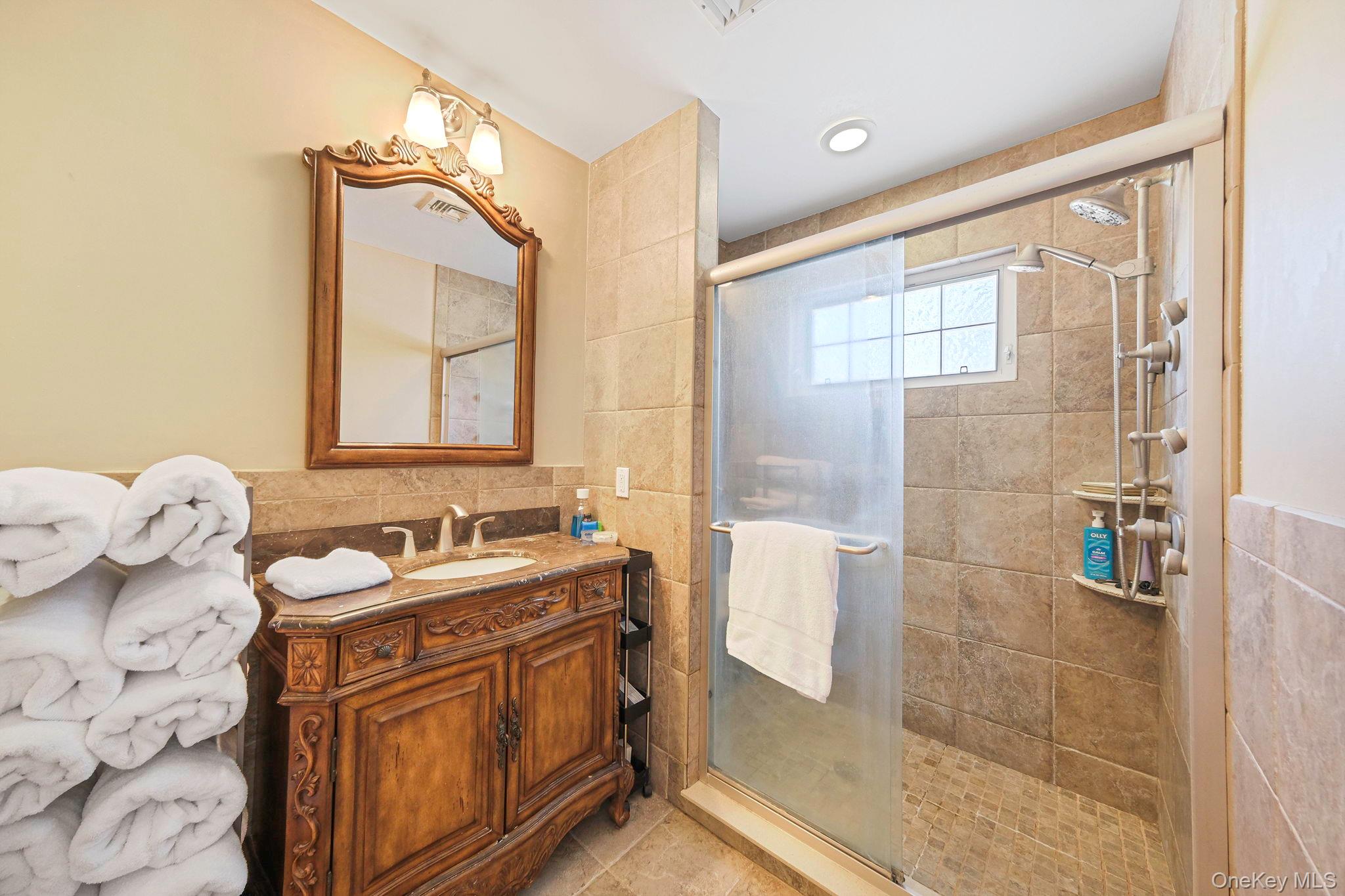 43 Hallock Avenue – For Sale photo 39