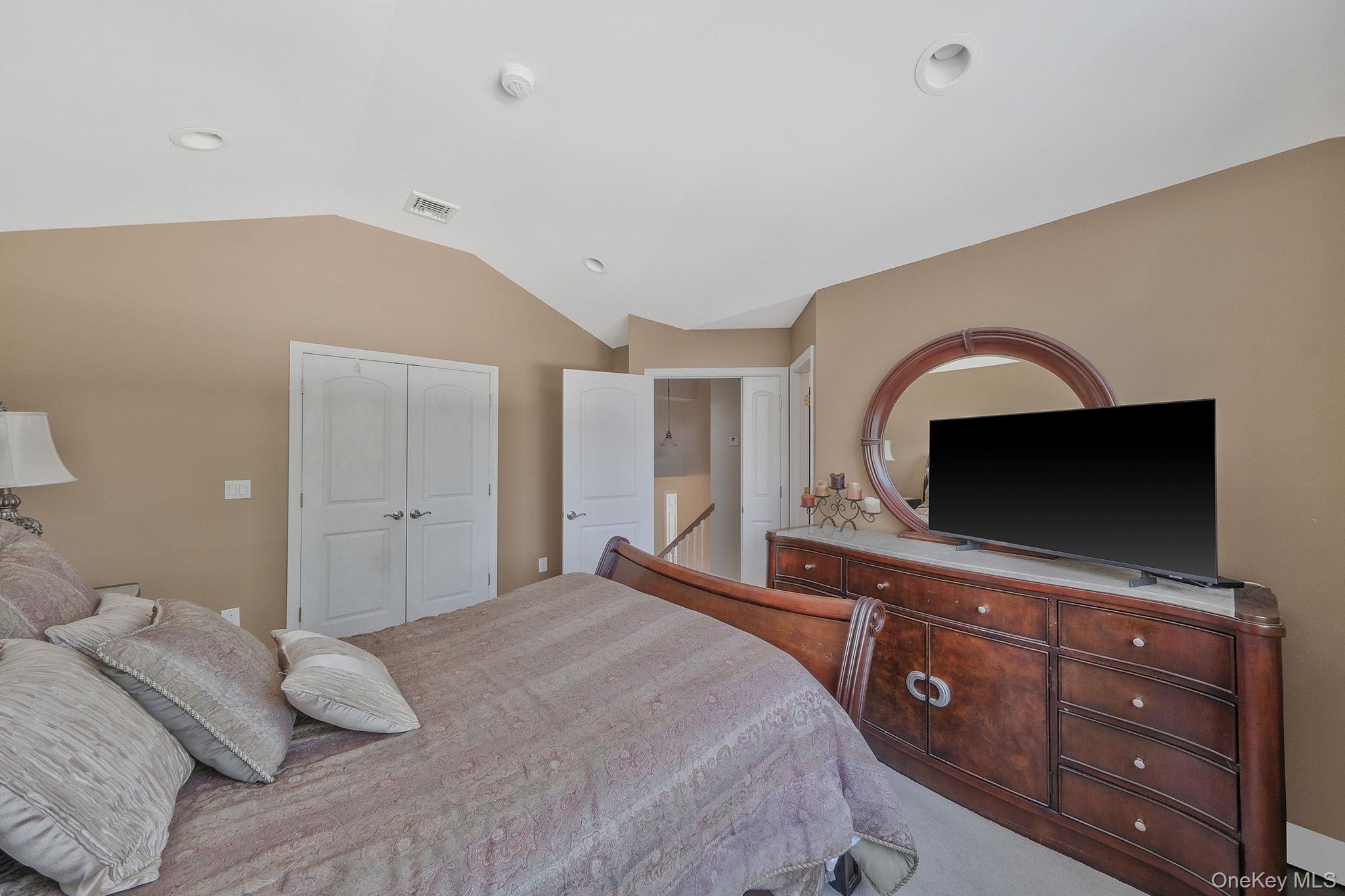 43 Hallock Avenue – For Sale photo 36