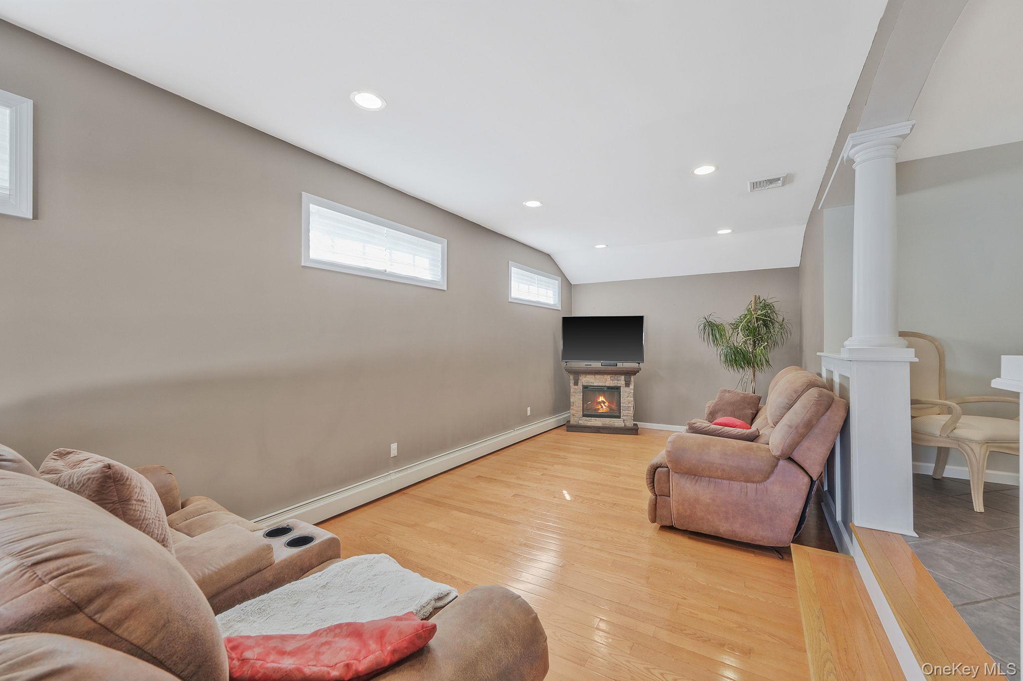 43 Hallock Avenue – For Sale photo 25