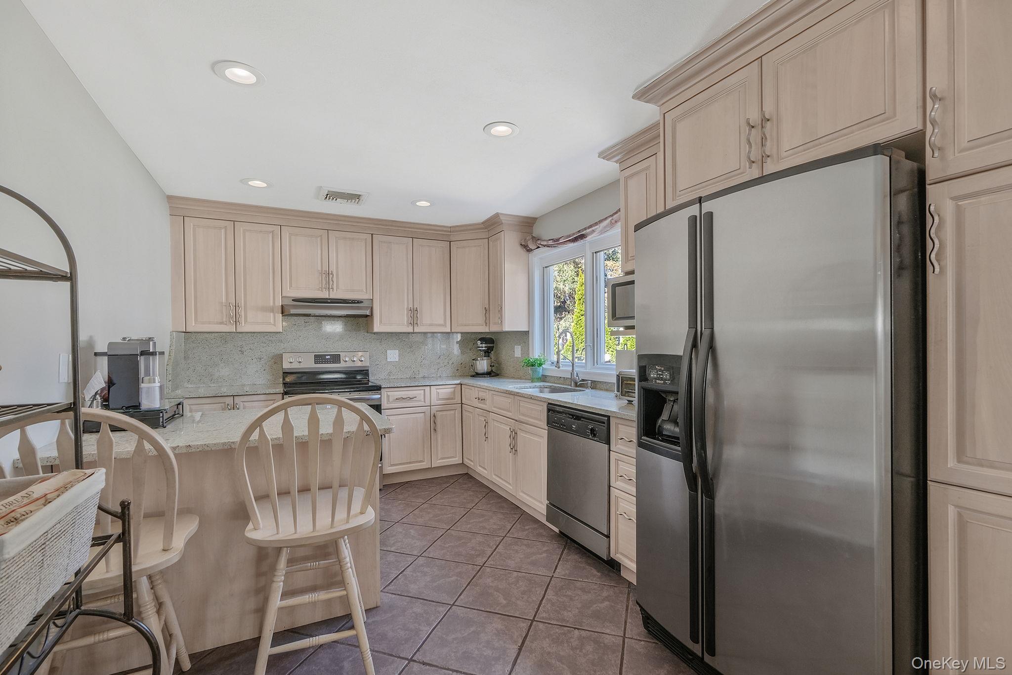 43 Hallock Avenue – For Sale photo 17