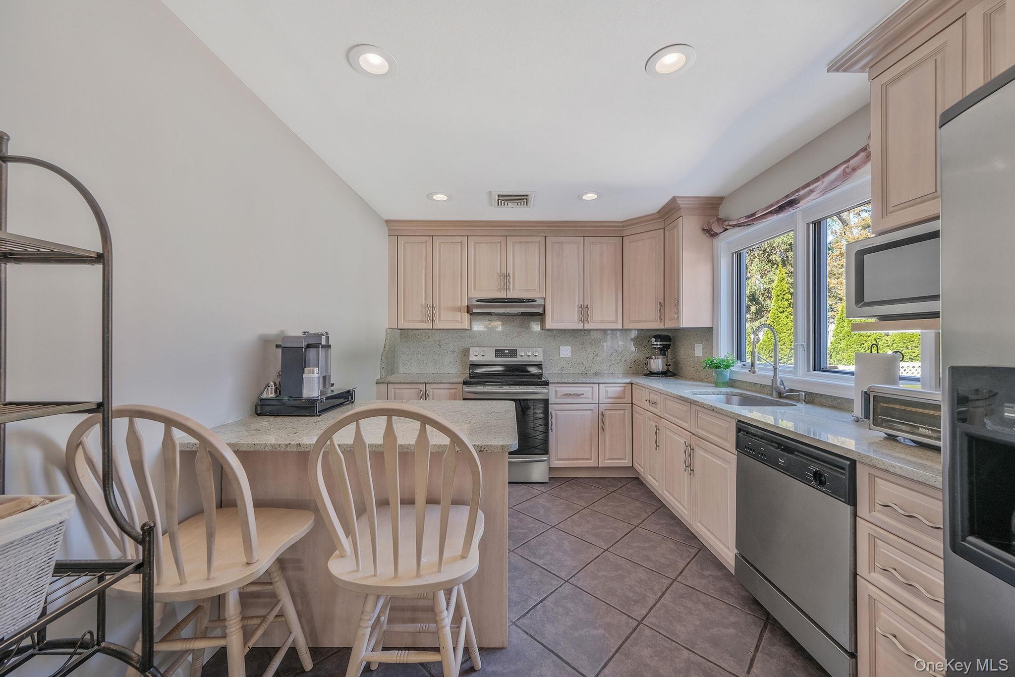 43 Hallock Avenue – For Sale photo 18