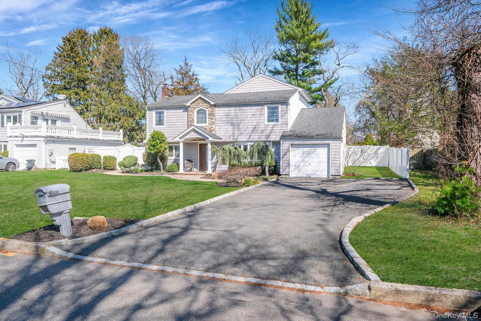 43 Hallock Avenue – For Sale photo 3